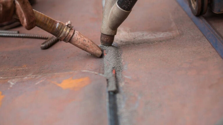 OP lassen _ poederdek lassen _ Submerged Arc Welding (SAW)